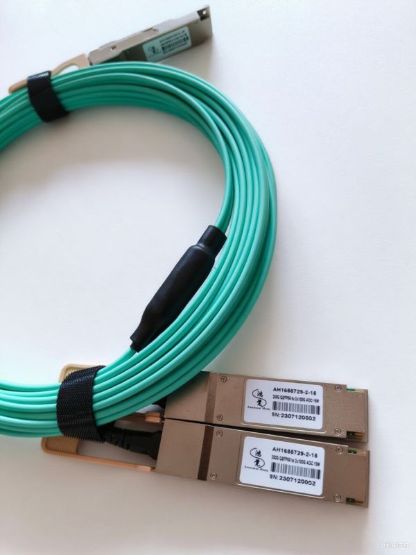 كابلات متوافقة مع QSFP-40G مع تصميم كابل مخصص من قبل الشركة المصنعة الرائدة لسلسلة الأسلاك