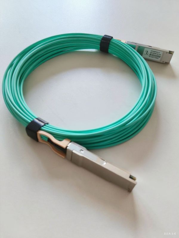 الشركة المصنعة لضفائر الأسلاك تقدم تجميعات QSFP-40G عالية السرعة مع تصميم كابل مخصص لمراكز البيانات، تتميز بسلامة إشارة منخفضة الفقدان ودرع EMI